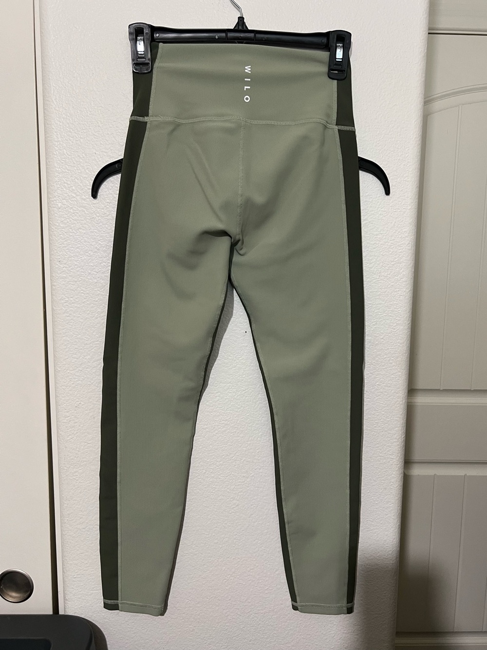 WILO Olive Green Two-Tone Performance Leggings